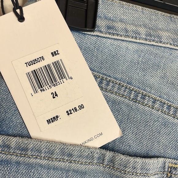 7 For All Mankind | Women’s Light Wash High Rise Distressed Crop Jeans Size 24 - Picture 7 of 8